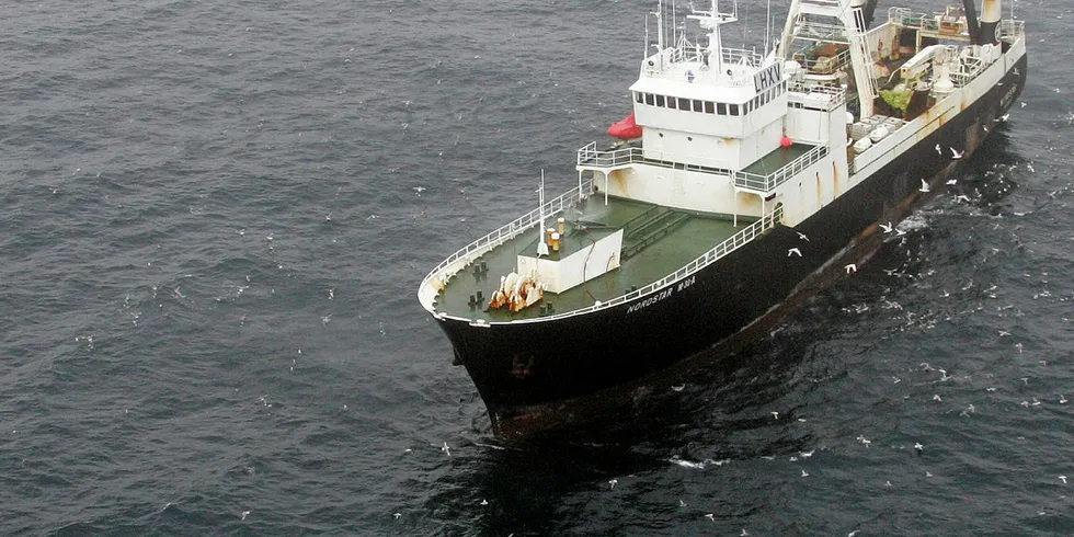 ULYKKESBÅTEN: Det var på tråleren «Nordstar» at fiskeren omkom i ensilasjetanken. Herunder fiske 30 nautiske mil sør av Bjørnøya.