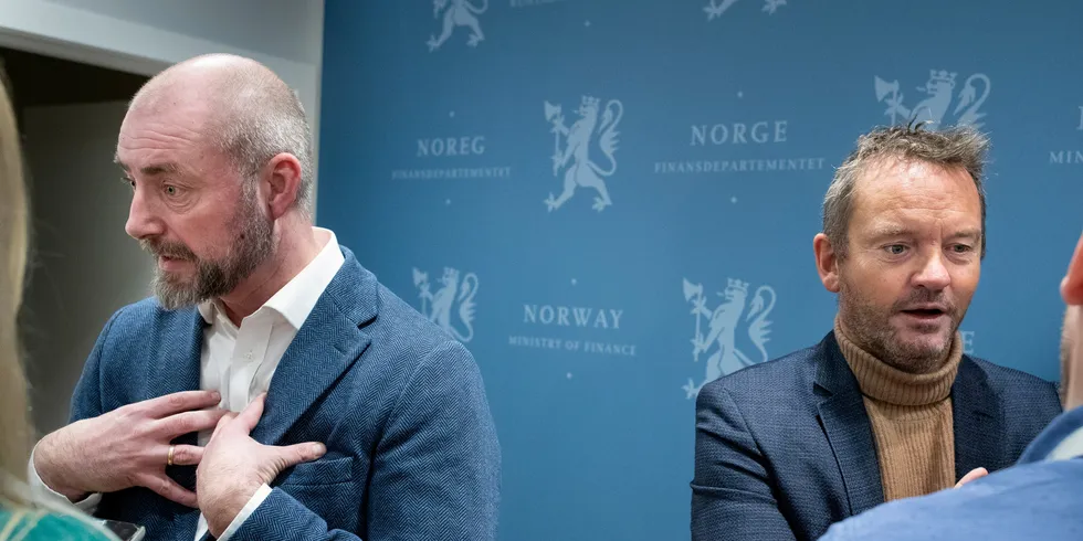Pressekonferanse i Finansdepartementet med laksenæringen om grunnrenteskatt. Fra venstre Robert Eriksson, administrerende direktør i Sjømatbedriftene og Geir Ove Ystmark.
