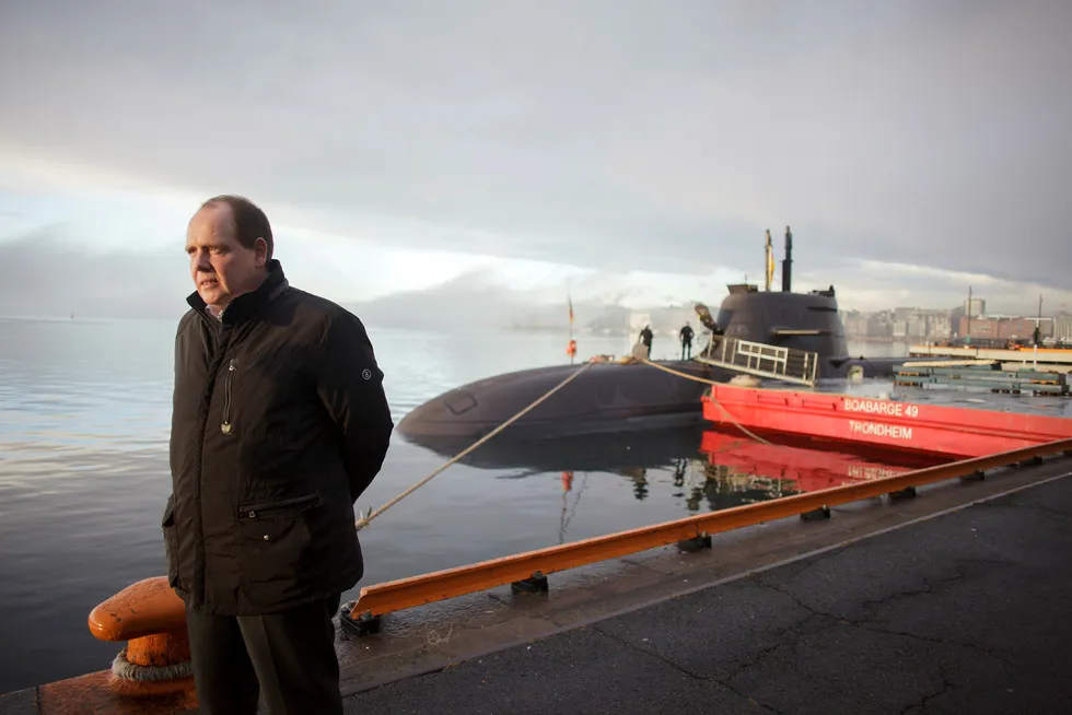 ThyssenKrupp Marine Systems-sjef Peter Feldhaus viser frem ubåten U36 som tyskerne gjerne vil selge til Norge. Foto: Javad Parsa