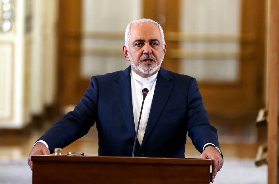 Irans utenriksminister Mohammad Javad Zarif retter kraftig skyts mot USA og landets allierte i Midtøsten.