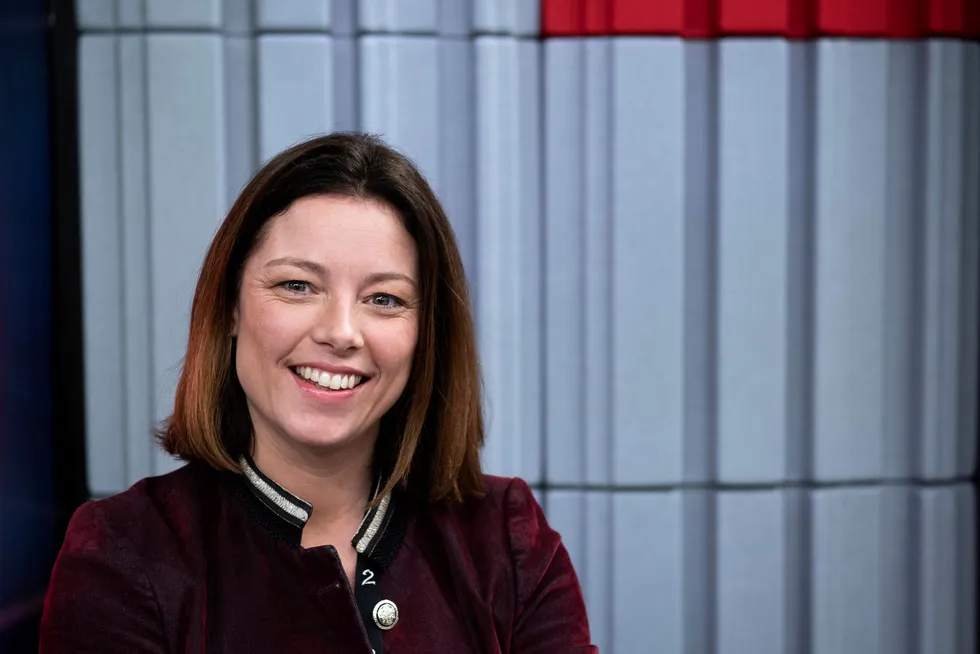 Sarah C.J. Willand fra TV 2 kåres til årets kvinnelige medieleder under et arrangement i Schibsted i Oslo onsdag