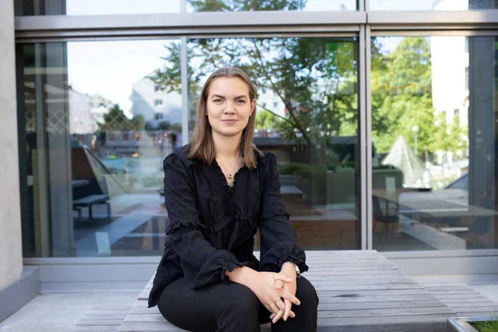 Student Signe Kristine Solstad Midtun mener det er for lite oppmerksomhet rundt finans og for få kvinnelige forelesere på bachelorprogrammet ved NHH.