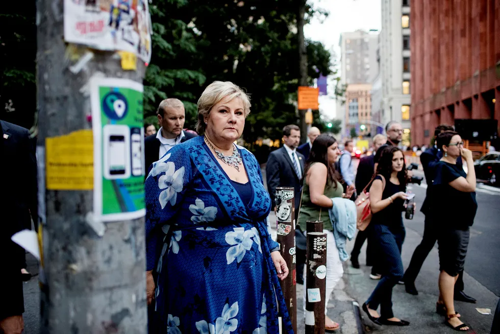 Fra «Skavlan» til NYU. Erna Solberg ved Washington Square Park på vei til et veldedighetsarrangement der hun og Norge hylles for generøse bidrag.