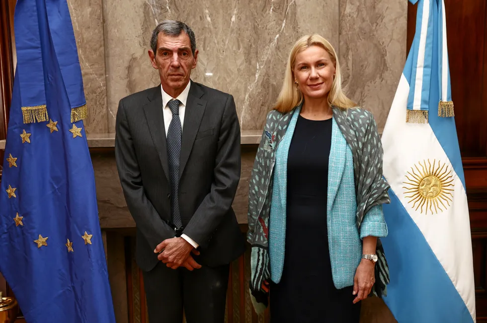 Argentine energy minister Eduardo Rodríguez Chirillo with EU energy commissioner Kadri Simson at the event in Buenos Aires.