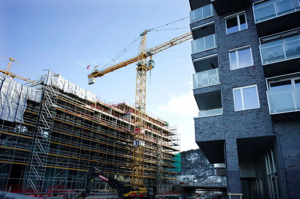Selv om det var en oppgang på to prosent i salget av nye boliger i juni, falt nyboligsalget med to prosent i andre kvartal. Her boliger på Sørenga i Oslo.