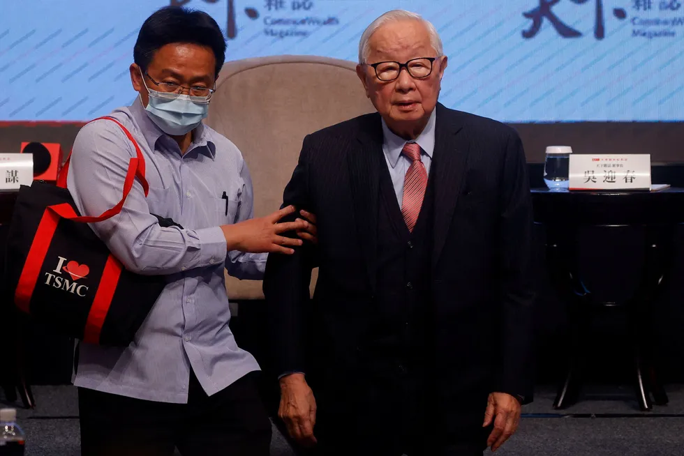 – I databrikkesektoren er globalisering død. Frihandel er død, sa grunnlegger Morris Chang hos TSMC, i forbindelse med lanseringen av boken Chip War i Taipei på torsdag.