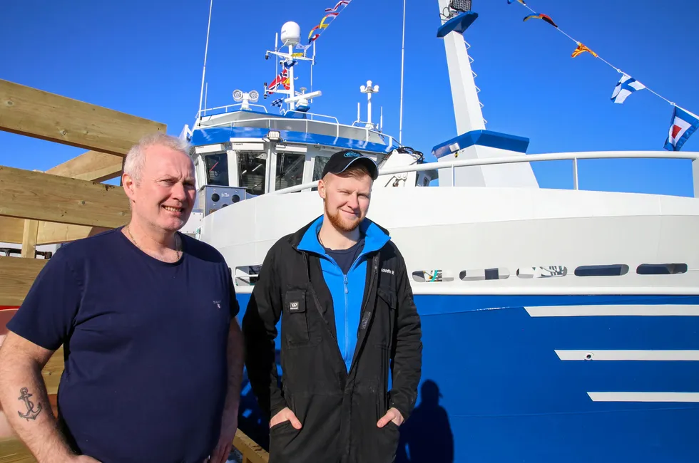 De siste månedene har garndrifta på heimhavet utenfor Myre vært krevende for mannskapet på «Havbåra», blant annet på grunn av strenge bifangstregler på lange, brosme og uer. Her ved reder Gudmund Sture Rognan og sønnen Kristoffer Rognan.