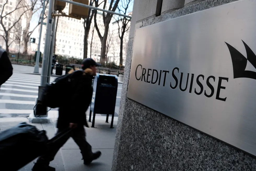 – Credit Suisse er mye mer tilkoblet internasjonale finansmarkedet med datterselskaper utenfor Sveits, blant annet i USA. Credit Suisse er ikke bare et sveitsisk problem. Det er et globalt, skriver sjeføkonom for Capital Economics i Europa, Andrew Kenningham, i en rapport. Bildet er fra New York-hovedkontoret på Manhattan onsdag.