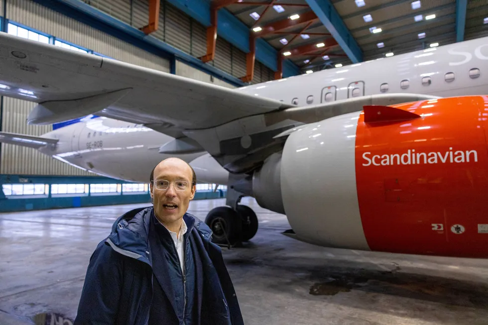 SAS-sjef Anko van der Werff har fått nye eiere på laget i høst, men konkursprosessen vil vare frem mot sommeren neste år. Bildet er fra hangaren på Arlanda i Stockholm i fjor vinter.