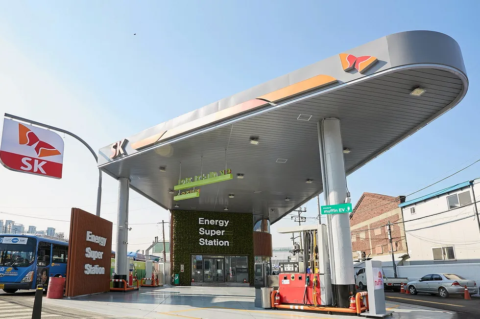 SK Energy's Bakmi Energy Super Station in Seoul, where battery electric vehicles can be charged using on-site power derived from hydrogen fuel cells.