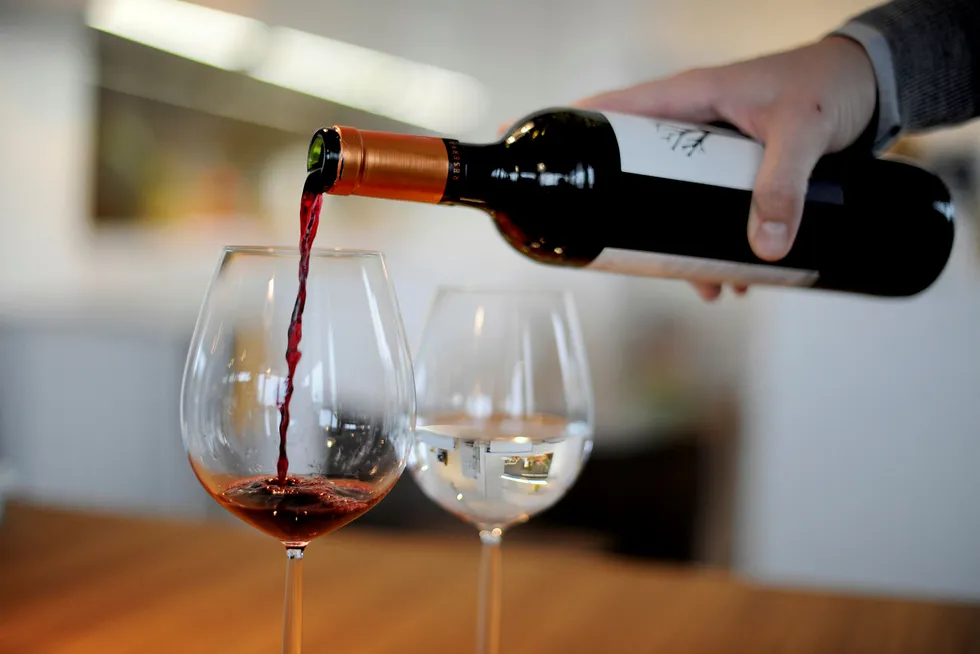 Fransk vin kan bli dyr i USA dersom president Donald Trump gjør alvor av sin trussel om å innføre høye tollsatser.