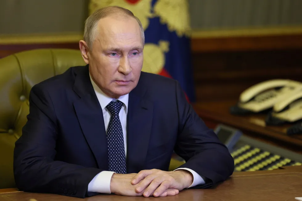 Russlands president, Vladimir Putin, vil gjenoppta gassleveranser.
