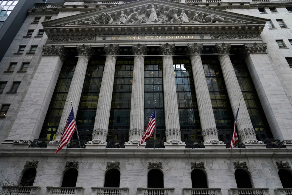 Før børsåpning på Wall Street mandag informerte amerikanske myndigheter at det innfører nye sanksjoner rettet mot den russiske sentralbanken.