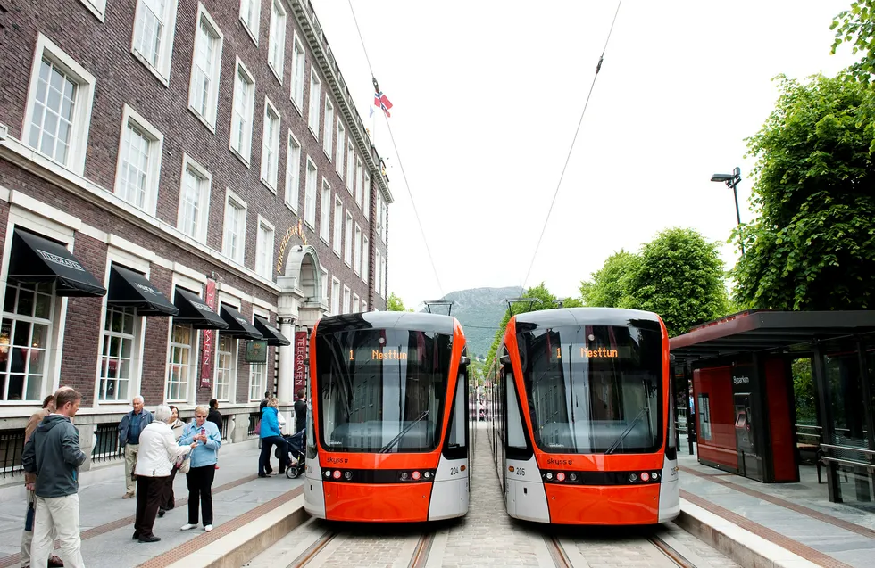 Mer bybane litt fortere i Bergen? Statlig finansieringsandel til kollektivtrafikk kan bli økt fra 50 til 70 prosent etter bompengeforhandlingene.