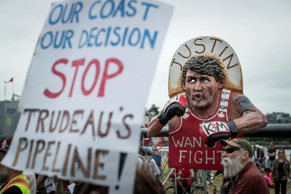 Protestene hjalp ikke. Canadas statsminister Justin Trudeau har gitt klarsignal til en omstridt utvidelse av en oljerørledning