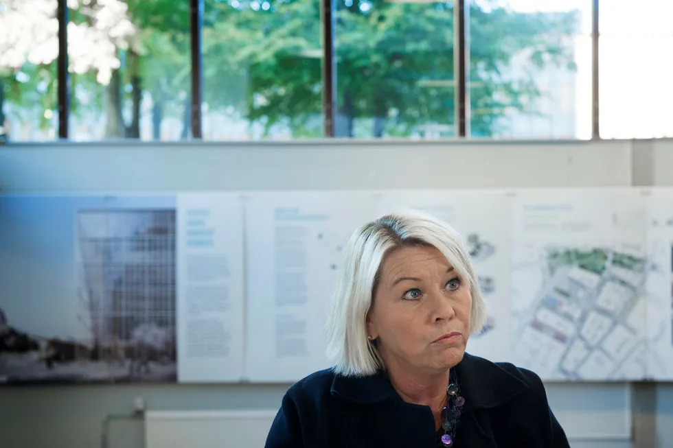 Kommunal- og moderniseringsminister Monica Mæland (H) og hennes departement er ikke fornøyd med Finnmarks håndtering av sammenslåingen.