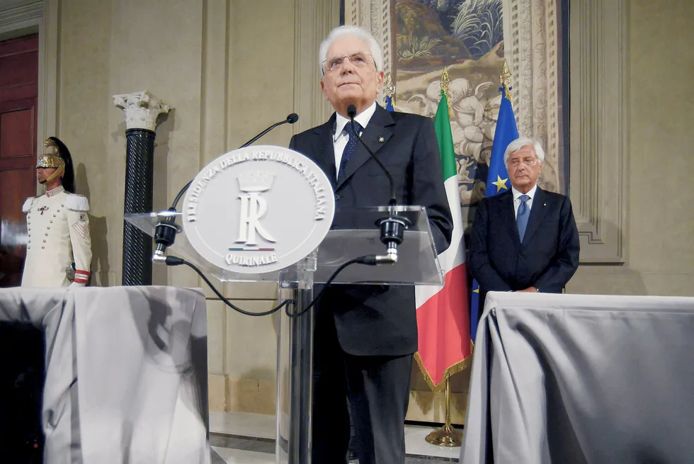 Italias president Sergio Mattarella har de siste dagene forsøkt å forhandle frem en ny regjering sammen med Femstjernersbevegelsen og Det demokratiske partiet (PD).
