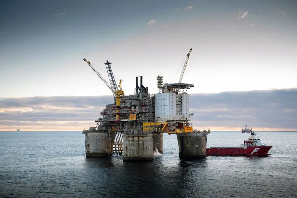 Maintenance: Semi-submersible production platform on the Troll B oil and gas field