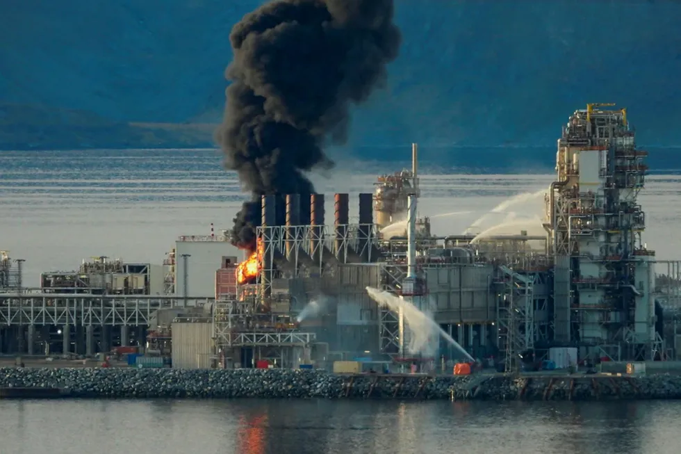 Det brant i en turbin i Equinors produksjonsanlegg for gass på Melkøya utenfor Hammerfest mandag. Petroleumstilsynet omtaler hendelsen som en av de mest alvorlige i norsk petroleumshistorie. Foto: Bjarne Halvorsen / NTB