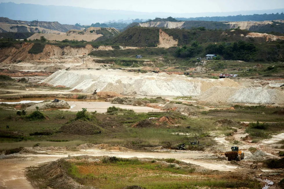 Naturressurser overforbrukes og det biologiske mangfoldet er så truet at vi risikerer vår egen fremtid. Bildet viser resultatet av gruvevirksomhet i et område utenfor Lima i Peru. Foto: Cris Bouroncle/AFP photo/NTB Scanpix