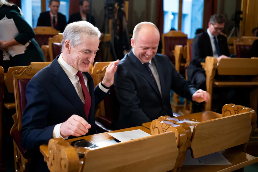 Regjeringen legger torsdag frem revidert nasjonalbudsjett for 2023. Her statsminister Jonas Gahr Støre (Ap) og finansminister Trygve Slagsvold Vedum (Sp).
