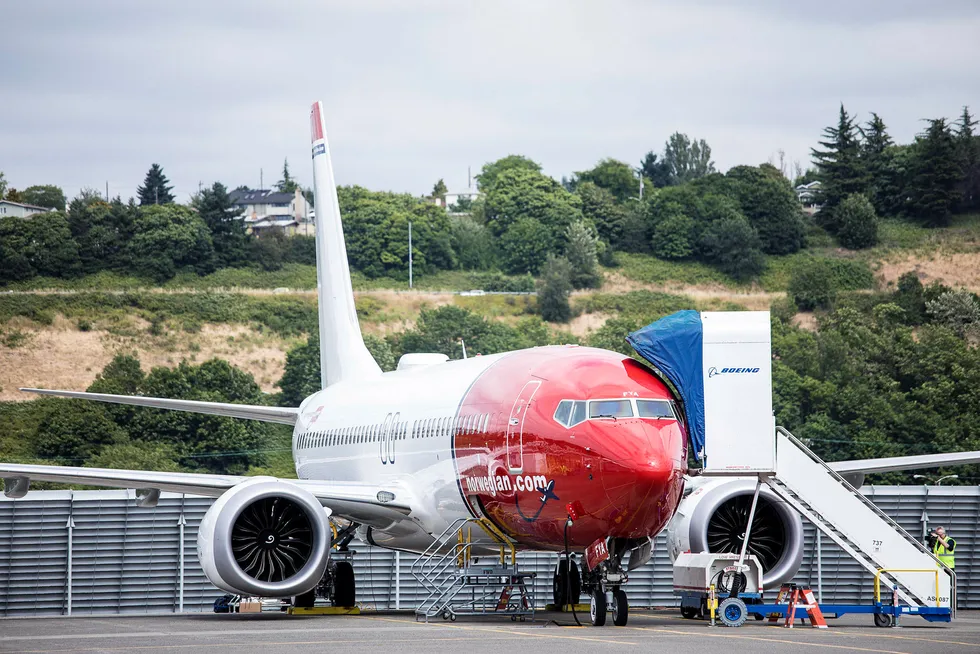 Et av Norwegians Boeing 737 Max-fly fotografert på Boeing-fabrikken i Seattle – før det ble levert til selskapet i 2017. Parkerte fly fører til store ekstrakostnader denne sommeren.