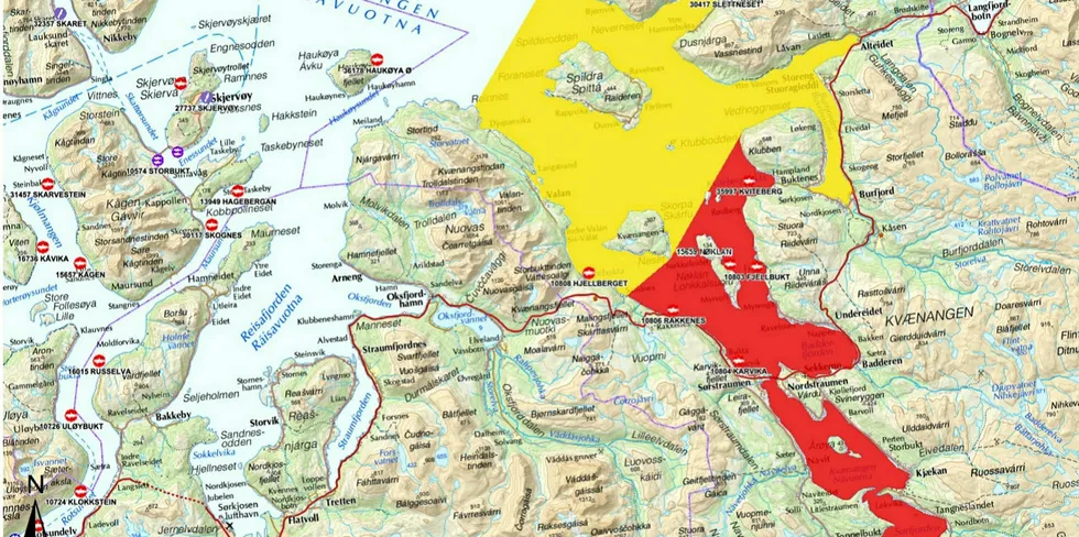 Illustrasjon: Kart over bekjempelsessone og overvåkningssone i Kvænangen, vedtatt i forrige uke.