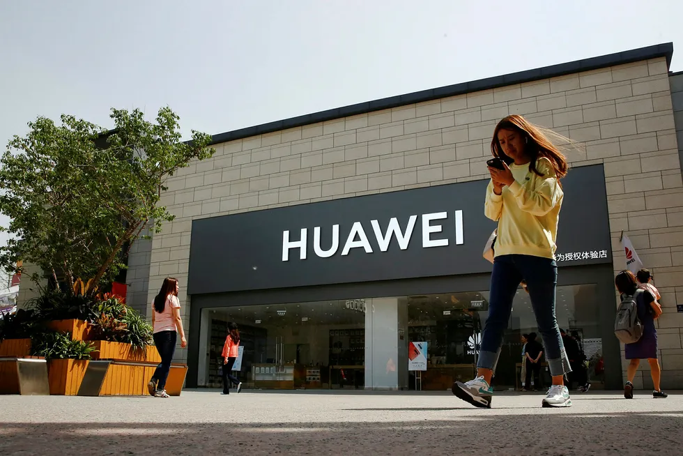 Det kinesiske teknologiselskapet Huawei har havnet i skuddlinjen i handelskrigen mellom USA og Kina. Konfliktene mellom USA og Kina vil sannsynligvis fortsette uansett hvem som blir valgt til USAs neste president i neste uke.