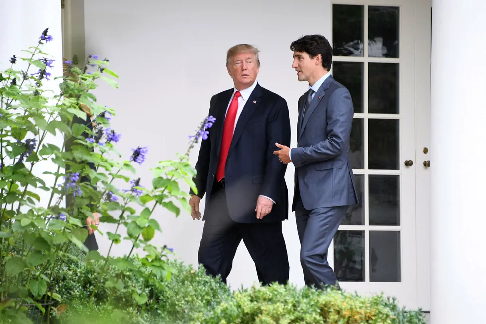 Canadas statsminister Justin Trudeau (til høyre) tror på en avtale med USA og president Donald Trump før helgen. Her under et besøk i Det hvite hus i Washington ifjor høst.