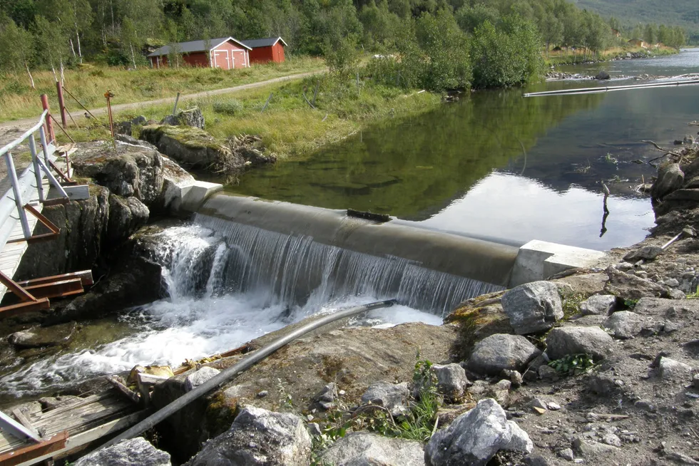 Bør småkraftverk etablere bitcoinvirksomhet? For eksempel småkraftverket Storå i Tysfjord kommune i Nordland, eid og drevet av Nordkraft.