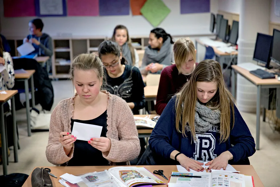 Fraværet i grunnskolen er høyere enn i videregående. Nå vurderer regjeringen å innføre fraværsgrense også for Grunnskolen. Foto: Aleksander Nordahl
