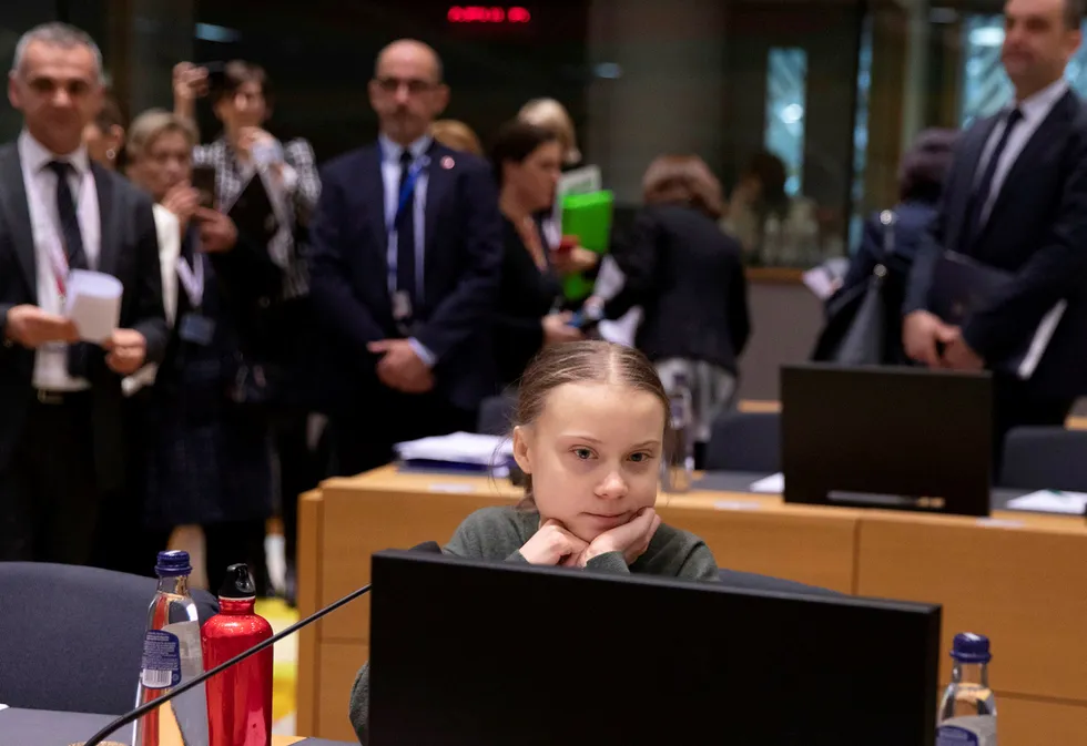 Greta Thunberg, på et møte i Brussel 5. mars 2020 – Rett før Koronakrisen traff. Nå er hun etterlyst av innleggsforfatteren.