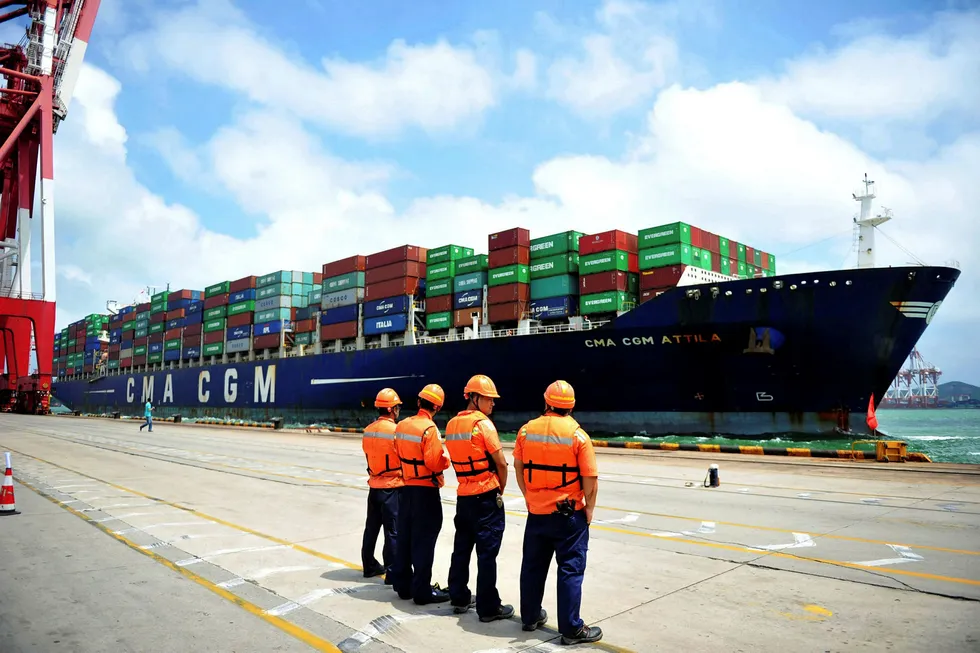 Etter to år med et fall i verdenshandelen har aktiviteten tatt seg opp i år med eksportvekst for de fleste asiatiske land. Foto: Chinatopix/AP/NTB Scanpix