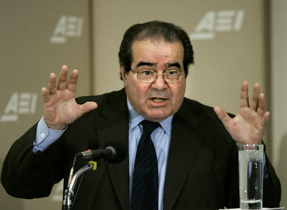 «WWSD?» spør Scalia-fans seg når de grubler på jus. Hva ville Scalia gjort? Den konservative Antonin Scalia (1936–2016) var en av de mest markante høyesterettsdommerne i USA.