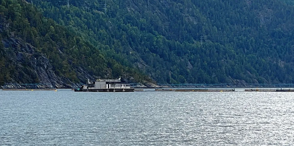 Perry Emil Johansen (25) frå Fiskarstranda døydde i eksplosjonsulykka på ei fôrflåte i Norddalsfjorden i Stranda kommune i slutten av juni.