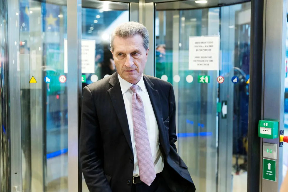 EUs budsjettkommissær Günther Oettinger er fornøyd hvis alle klager. Nå klager de mest i de tidligere østblokklandene i Sentral-Europa. Foto: Thierry Monasse/Corbis via Getty Images