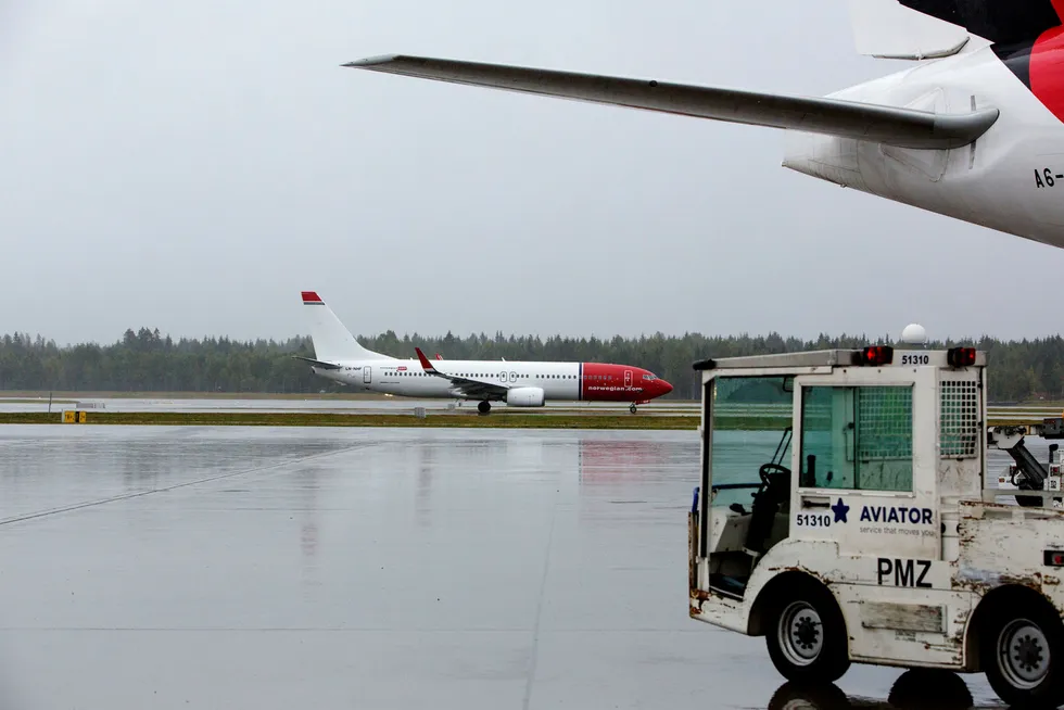 Et Norwegian-fly takser på Oslo Lufthavn Gardermoen. Foto: Øyvind Elvsborg