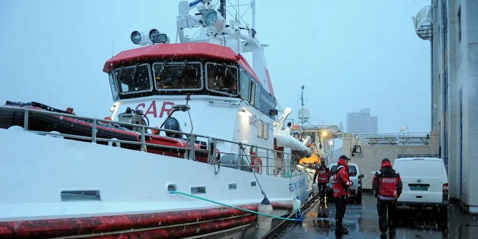 STYRKET BEREDSKAP: Redningsskøyta «Peter Henry von Koss» forflyttes fra Middelhavet til Finnmark. Her har de en stopp i Bergen på veien nordover.Foto: Kjersti Kvile