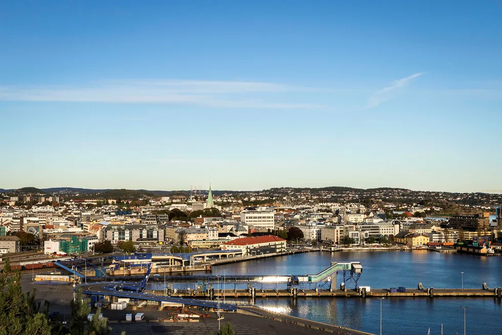 Av byene hadde Kristiansand den sterkeste utviklingen i februar med en oppgang på 2,1 prosent. Svakest utvikling hadde Trondheim med en oppgang på 0,1 prosent.