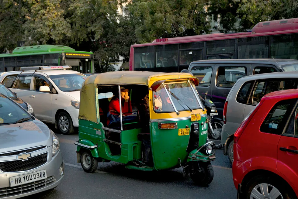 I motsetning til Uber ligger ikke det indiske scooter-taxi-konseptet Jugnoo i rettssaker med taxinæringen og skattemyndighetene, skriver artikkelforfatteren. Foto: Bernat Armangue/AP/NTB Scanpix