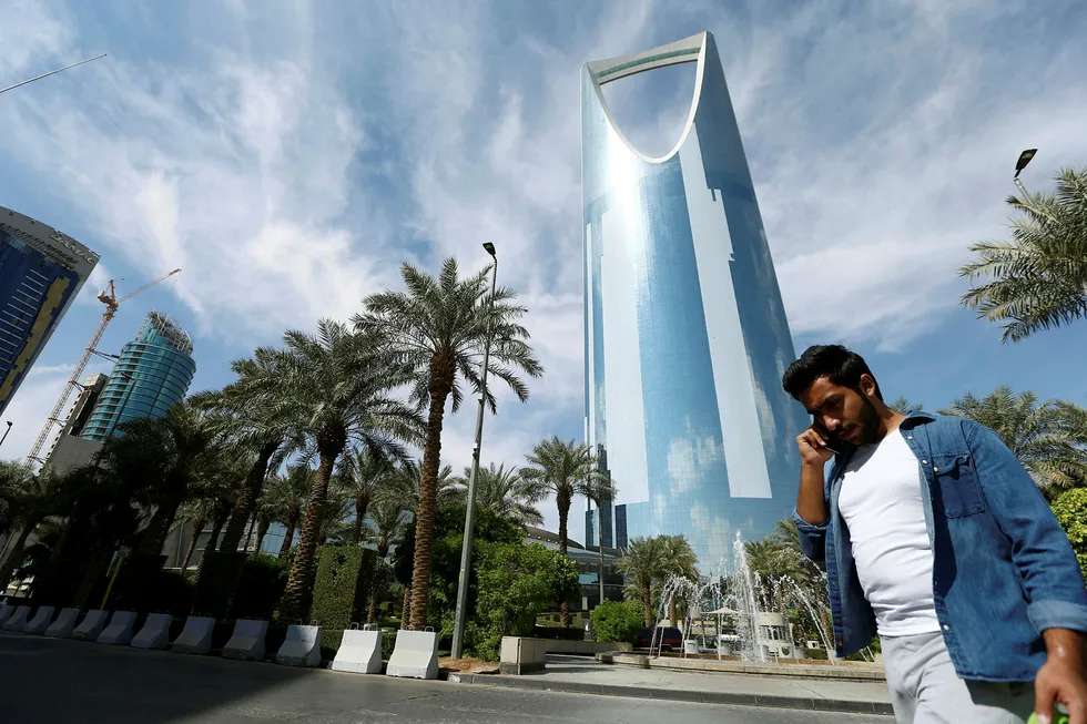 Én saudiarabisk prins er død og elleve prinser er arrestert i løpet av de siste døgnene. Bildet viser Kingdom Centre Tower i Riyadh. Foto: Faisal Al Nasser/Reuters/NTB scanpix