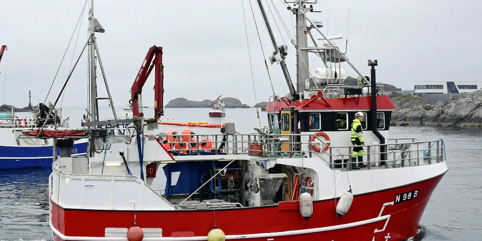 SLÅR SAMMEN: Etter forslaget fra fylkeslaget skal to sjarkkvoter kunne fiskes på en inntil 15 meters båt som dette. Fra venstre «Meløysund Jr», «Star Viking» og «Eros».