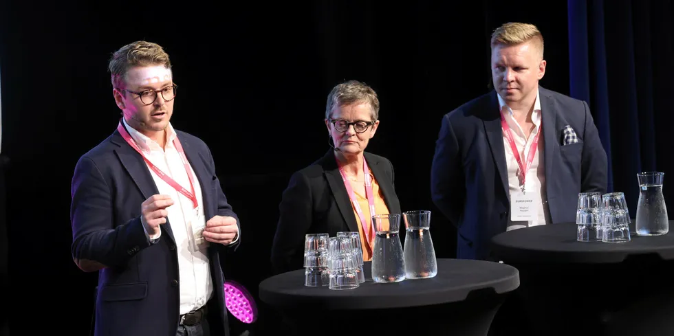 Fra venstre: teknologidirektør Svein Jørgen Sønning i NODES, direktør Gerd Kjølle i Cineldi og markedsdirektør Magnus Haugen i Avju Solutions under en debatt om fleksibilitet i nettet på IT-konferansen «Tekonologioptimistene» tirsdag 26. september.