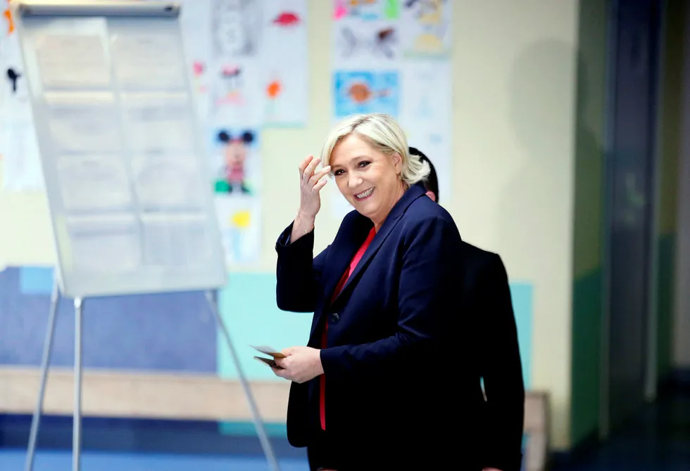 Partileder Marine Le Pen varsler at Nasjonal front skal «diskutere saken bredt» med partimedlemmer. Foto: Francois Mori/AP/NTB scanpix