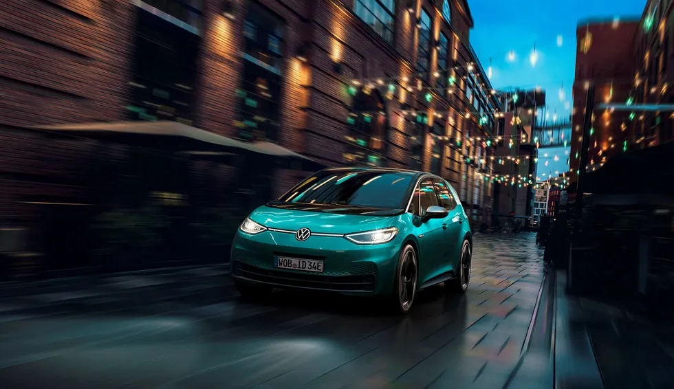 Volkswagen Id.3 lanseres i sommer, og den norske importøren har nå økt prisindikasjonen med 25.000 kroner for den første innstegsmodellen.