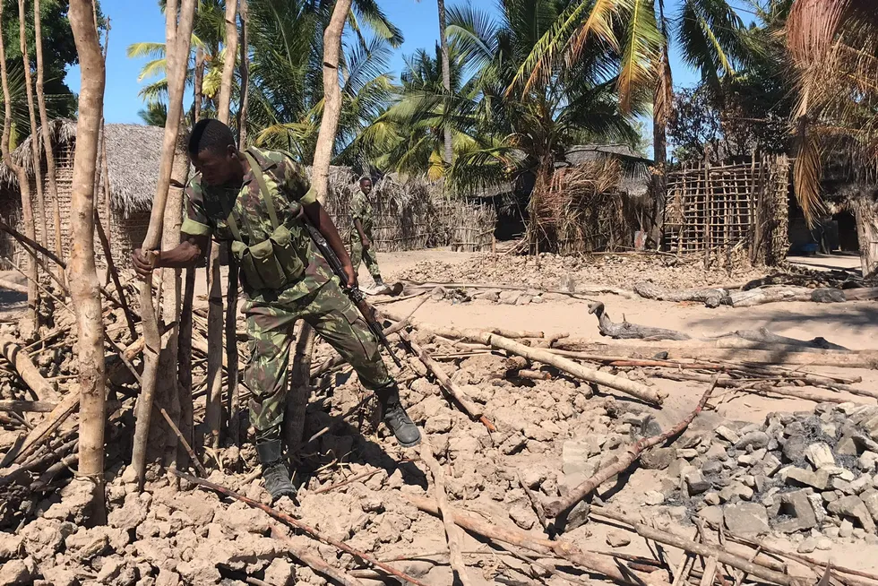 Insurgency: a Mozambican soldier brings down a structure torched by attackers in Naunde, Cabo Delgado in 2018