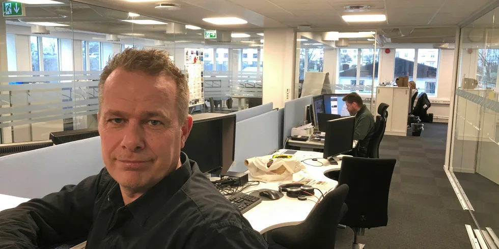 TØMMER KONTORER: Publisher Øystein Hage er i ferd med å tømme kontoret i Bergen for ansatte.
