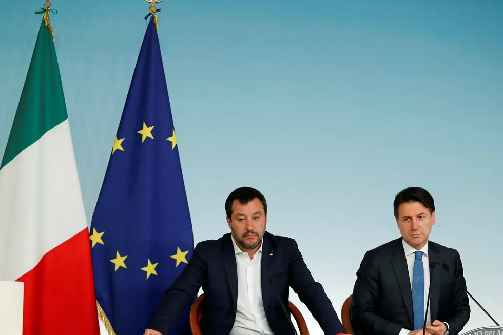 Italias langsiktige finansielle utfordring håndteres med en kortsiktig politikk, skriver artikkelforfatteren. Her er Italias statsminister Giuseppe Conte og visestatsminister Matteo Salvini under en konferanse i Roma 11. juli.