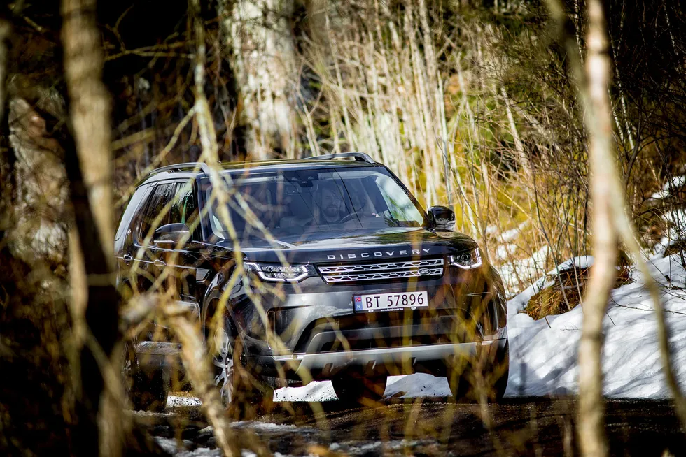 Nye Land Rover Discovery har mer avrundede former enn forgjengeren, og har slanket seg betydelig. Foto: Gunnar Blöndal