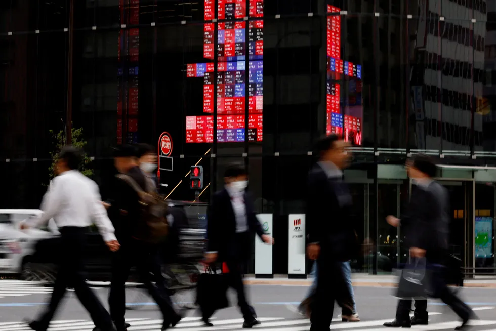 Etter en forsiktig oppgang ved Tokyo-børsen da handelen startet tirsdag morgen, har pessimismen slått inn og det er en bed nedgang ved børsene i nesten hele Asia.